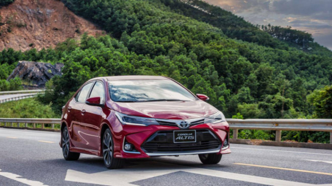 Khách mua Toyota Corolla Altis được hỗ trợ 40 triệu đồng lệ phí trước bạ trong tháng 10/2021