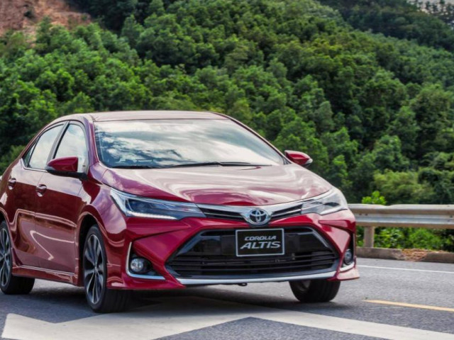 Ô tô - Toyota Corolla Altis tặng lệ phí trước bạ “khủng” nhất từ trước tới nay