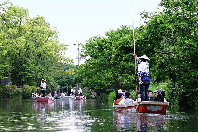 Fukuoka: Fukuoka là một trong mười thành phố đông dân nhất của Nhật Bản. Trong nhiều thế kỷ, thành phố này&nbsp;đã đóng một vai trò&nbsp;như một thành phố cảng quan trọng.
