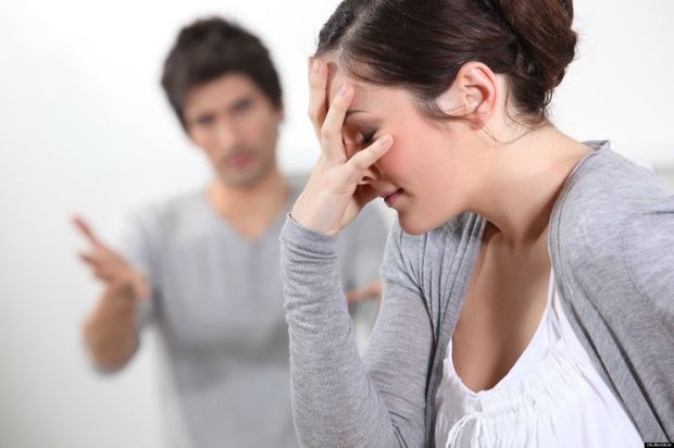 Tôi rất buồn, làm sao để thay đổi những suy nghĩ lệch lạc của chồng tôi? (Ảnh minh họa)
