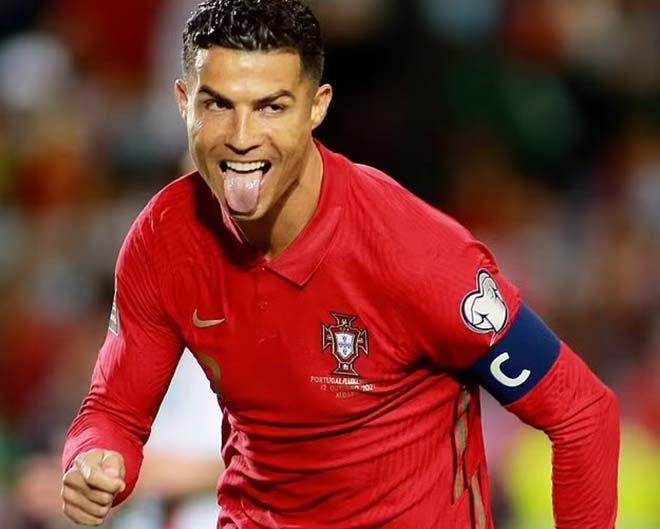 Ronaldo giúp Bồ Đào Nha đại thắng, lập kỷ lục hat-trick mọi thời đại - 1