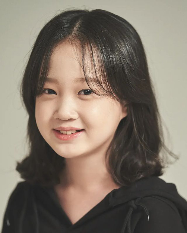 Kim Seol khiến khán giả ngỡ ngàng vì vẻ ngoài trưởng thành.