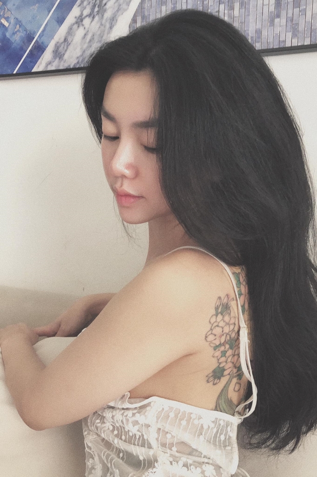 Cô gái có nhiều hình xăm nhất Việt Nam: Cạo đầu xăm để lập kỷ lục - YouTube