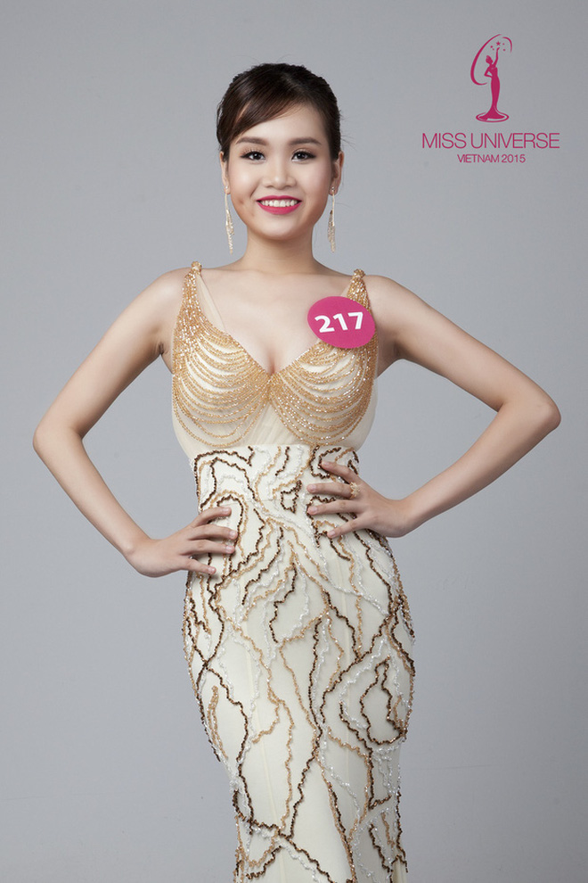 Thuỳ Trâm của năm 19 tuổi khi tham gia cuộc thi sắc đẹp Hoa hậu Hoàn vũ Việt Nam 2015.