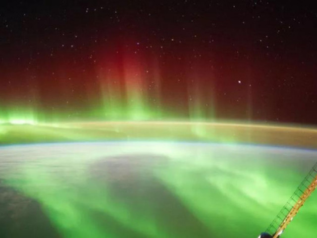 Công nghệ thông tin - Hình ảnh ngoạn mục khi "bão Mặt Trời" đổ bộ Trái Đất