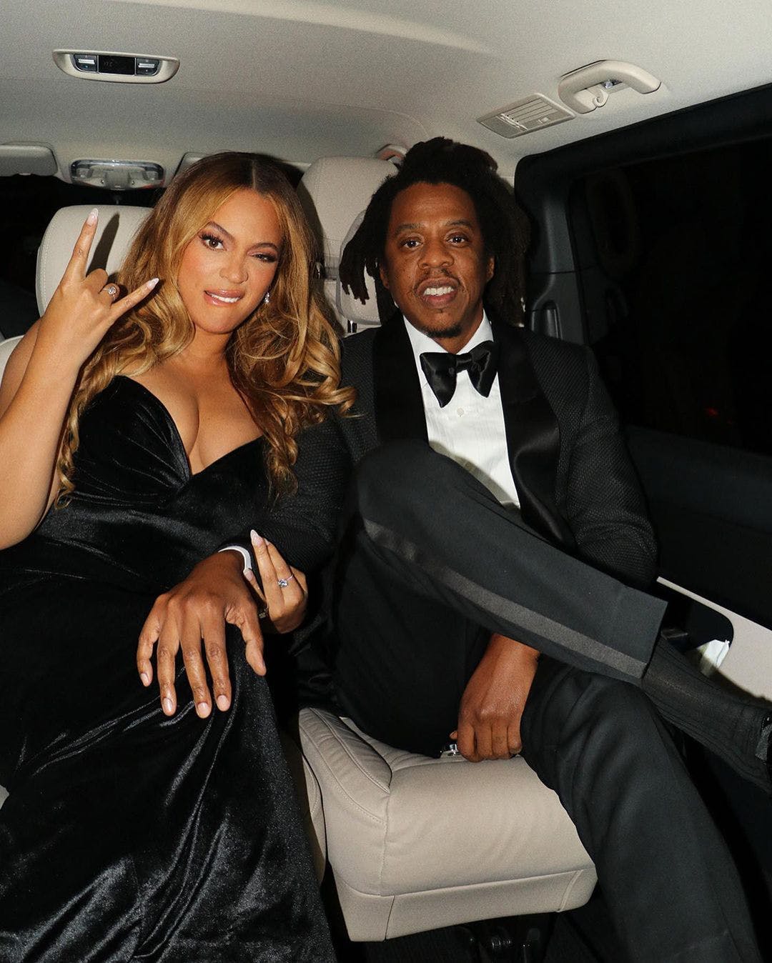 Beyoncé và Jay-Z ton-sur-ton với thiết kế đen và trắng - 7