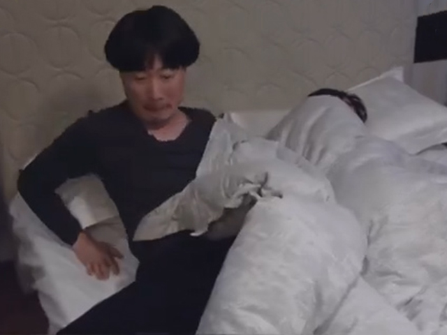 Cười 24H - Phát hiện bí mật động trời khi chồng mới cưới trốn ra khỏi nhà mỗi đêm