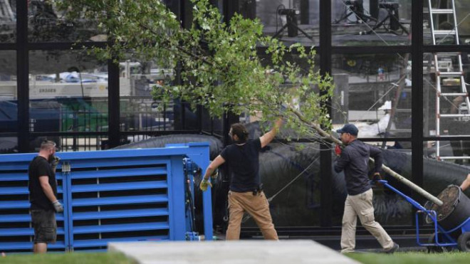 Công tác thi công, chuẩn bị cho lễ cưới được tiến hành suốt nhiều tháng qua. Ảnh - Paul Martinka