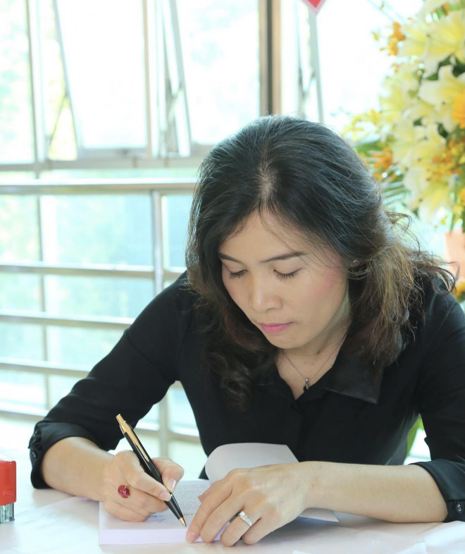 Nhà báo Hàn Ni làm việc với Công an Bình Dương về đơn tố giác bà Nguyễn Phương Hằng - 1