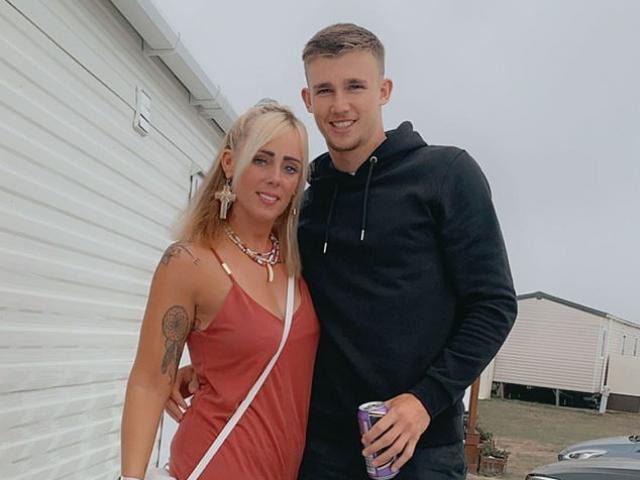 Bạn trẻ - Cuộc sống - Bà mẹ hai con "mê mệt" anh hàng xóm đẹp trai kém 10 tuổi