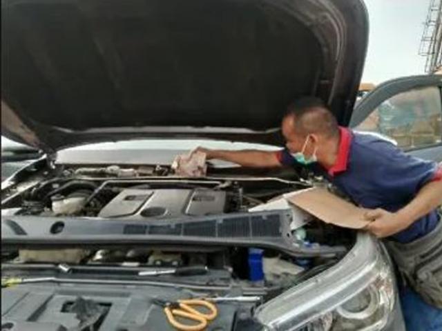 Phi thường - kỳ quặc - Chồng lén giấu quỹ đen trong mui xe ô tô, 6 tháng sau kiểm tra lại liền “khóc không ra nước mắt”