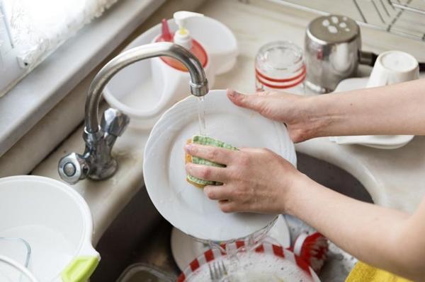 Tức giận vì chồng ăn xong không rửa bát đĩa bẩn, cô vợ phản ứng cực gắt - 3