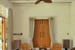 Kinh doanh - Con trai cải tạo nhà cấp 4 siêu nhỏ thành villa nghỉ dưỡng cho mẹ