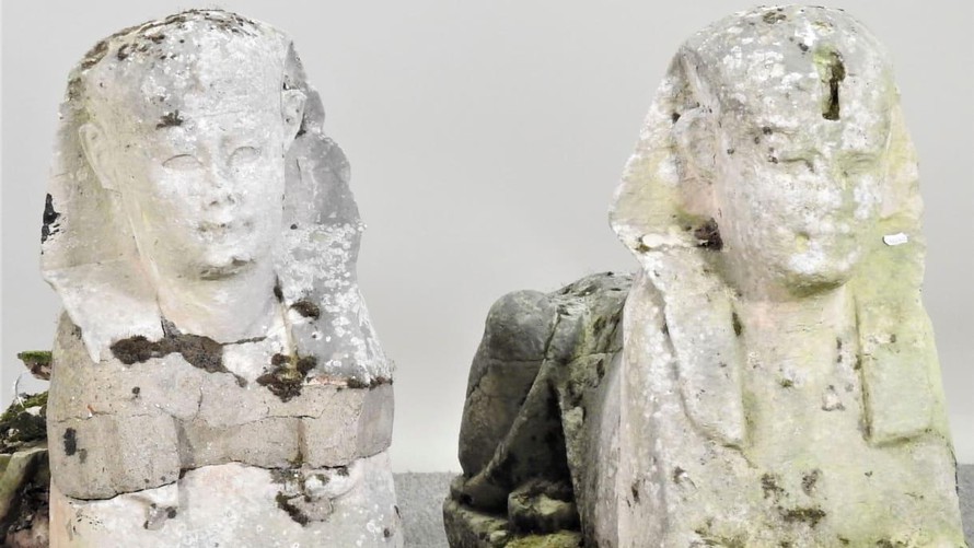 Bất ngờ phát hiện cặp tượng trang trí trong vườn nhà là di vật Ai Cập cổ đại - 1