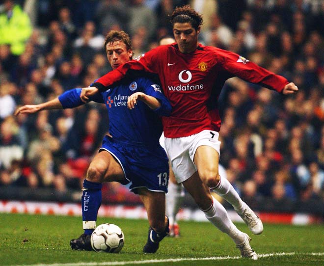 Ronaldo mới gặp Leicester City đúng 1 lần ở giải Ngoại hạng Anh 17 năm trước