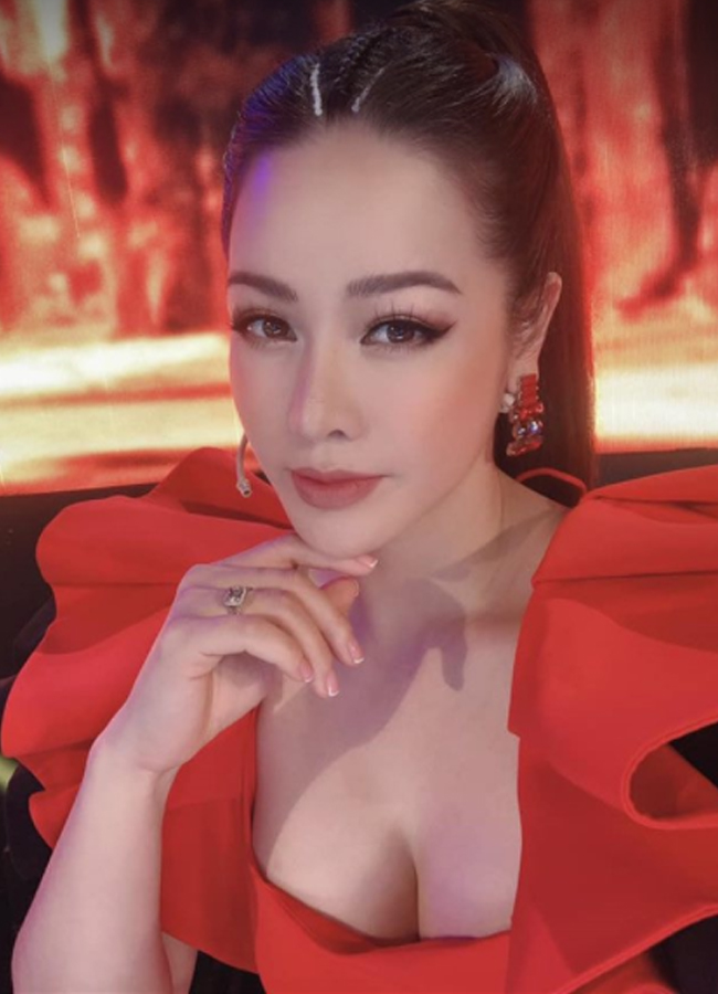 Bên cạnh chế độ ăn uống, cô còn kết hợp luyện tập nghiêm ngặt.
