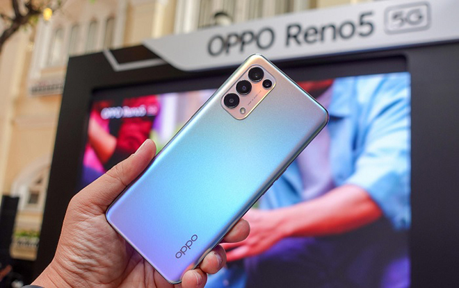 Oppo Reno5 có thiết kế không khác nhiều so với bản 5G.