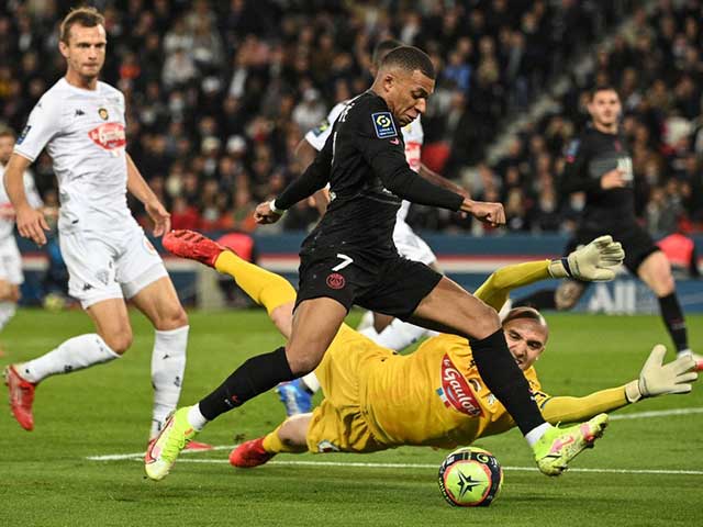 Bóng đá - Tranh cãi VAR "biếu" PSG 2 bàn thắng như trò đùa, Mbappe hưởng lợi