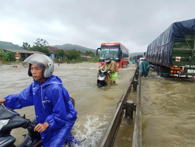 Quốc lộ 1A đoạn qua xã Lộc Trì, huyện Phú Lộc, Thừa Thiên - Huế.