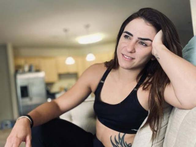 Thể thao - Kiều nữ Brazil tố UFC trả "lương chết đói", nghèo không có nổi 50 USD tài khoản