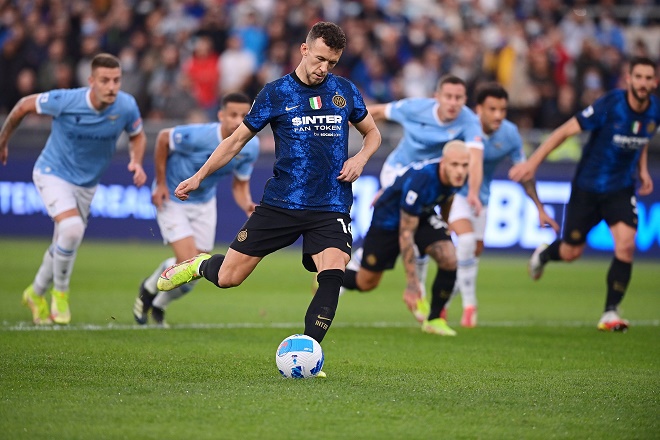 Perisic mở tỷ số cho Inter Milan trên chấm 11m
