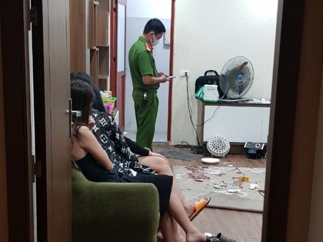 Pháp luật - Phát hiện 9 nam, nữ thanh niên "thác loạn" trong quán karaoke Phantom lúc rạng sáng