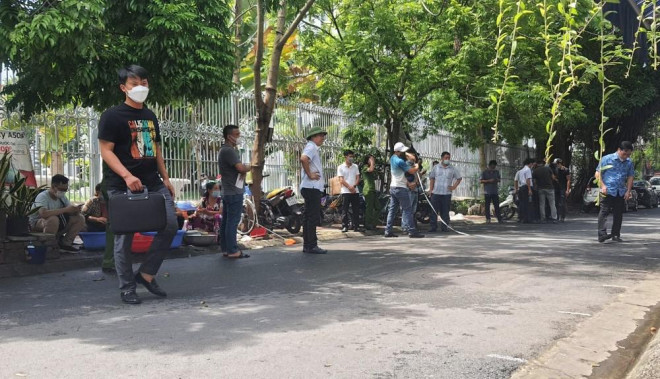 Lực lượng công an khám nghiệm hiện trường vụ nổ súng