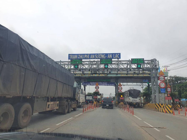 Ô tô - Chưa đóng phí sử dụng đường bộ, chủ xe có bị CSGT xử phạt?