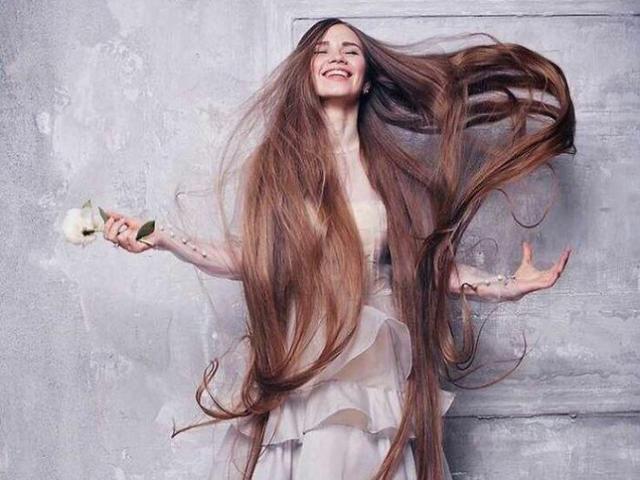 Bạn trẻ - Cuộc sống - "Công chúa tóc mây" ngoài đời thực không cắt tóc suốt 23 năm