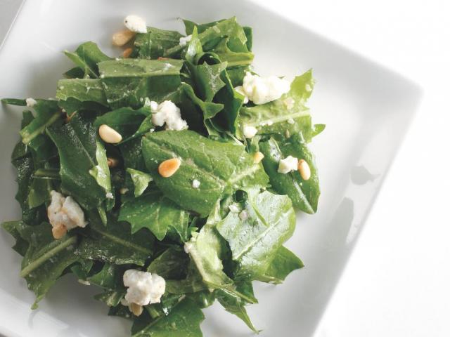 Ẩm thực - Không ngờ loại rau mọc dại lại là nguồn cung cấp dinh dưỡng "hiếm có khó tìm"