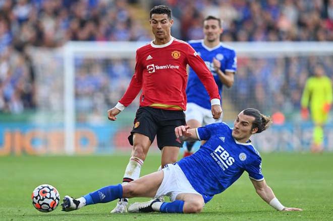 Ronaldo (áo đỏ) tịt ngòi trước Leicester