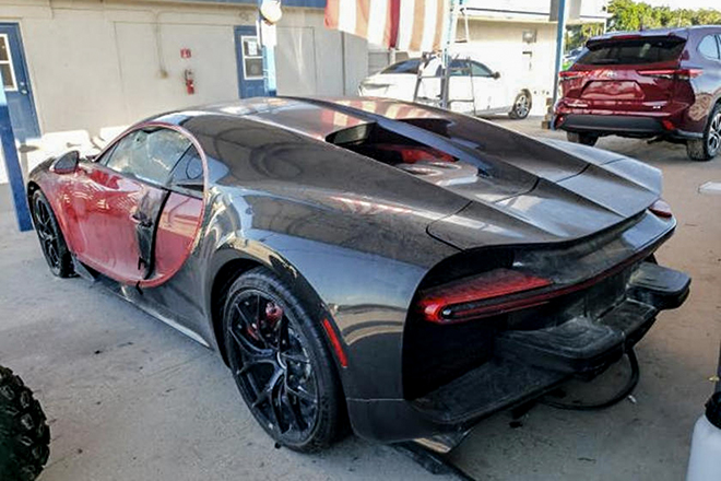 Siêu phẩm Bugatti Chiron bị cháy xém, món hời cho những tay đấu giá - 3