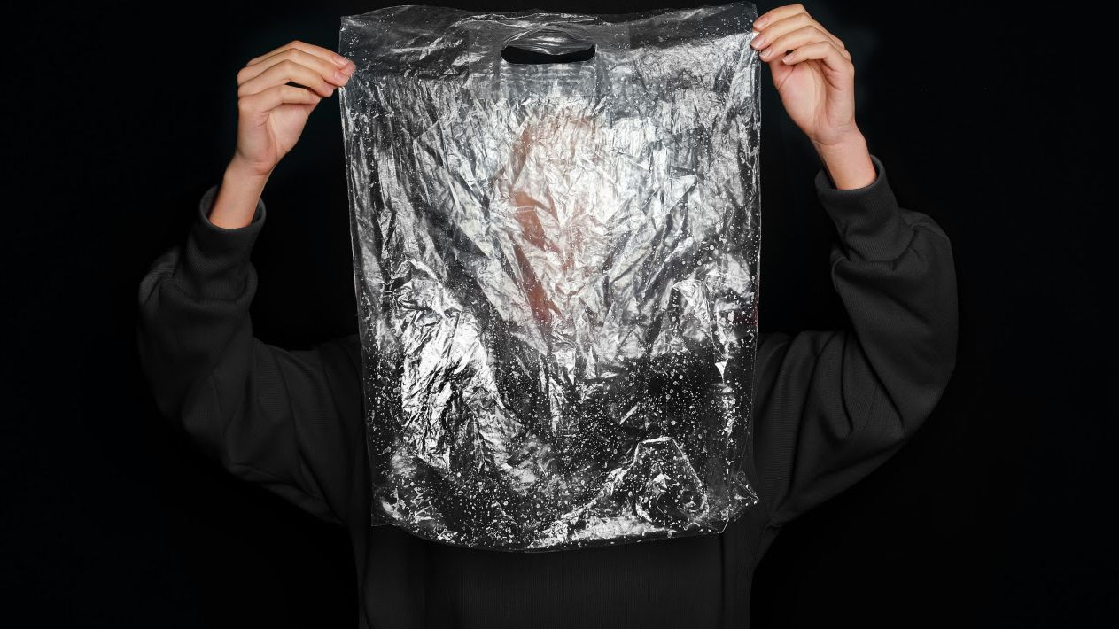 Nhà mốt Tom Ford “giải cứu” đại dương bằng chiến dịch chống lại đồ nhựa - 1