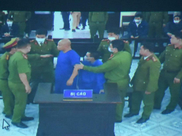 Pháp luật - Bị chạm "nọc", Đường "Nhuệ" lớn tiếng gọi luật sư là "thằng già" ngay tại tòa