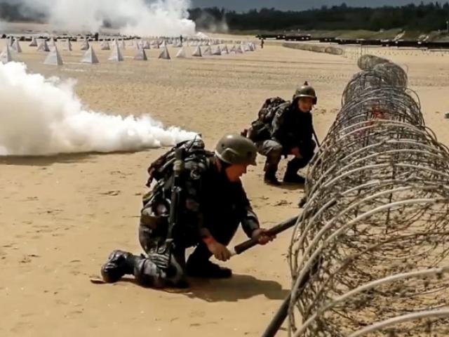 Thế giới - Quân đội TQ tập đổ bộ chiếm đảo: Bài tập lạ và khó chưa từng thấy