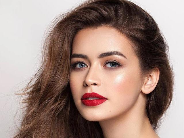 Media - Nhan sắc xinh đẹp của Nghị sĩ từng là Hoa hậu Belarus 2018