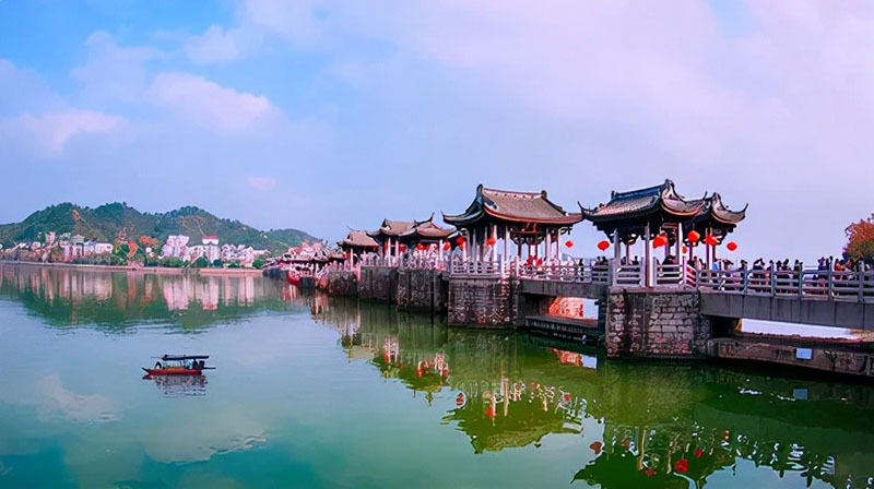 Du khách sững sờ trước vẻ đẹp của 1 trong 4 cây cầu nổi tiếng nhất lịch sử cổ đại TQ - 2