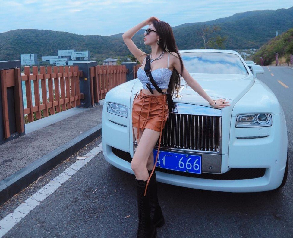 Quách Mỹ Linh từng sử dụng xe siêu sang Rolls Royce.