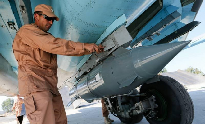 Đầu tiên là loại bom hàng không mạnh
mẽ có độ chính xác cao PBK-500U Drel, hoạt động trên nguyên tắc
"bắn và quên", cho phép tiêu diệt các mục tiêu mặt đất ở khoảng
cách 30 - 50 km.