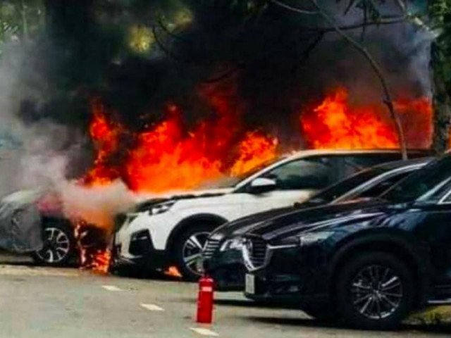 Ô tô - Xe có bảo hiểm vật chất bị người lạ đốt, ai phải bồi thường?