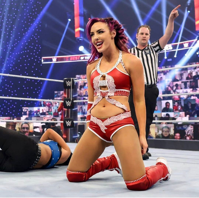 Cassie Lee trên sàn vật biểu diễn WWE