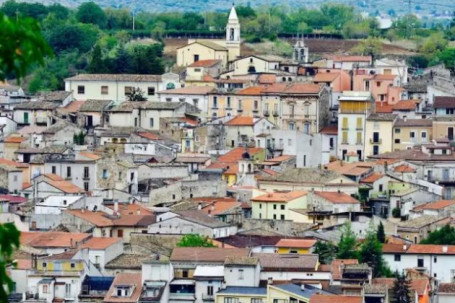 Cầm 1 euro đi mua lại 1 căn nhà ở Ý, sự thật là gì?