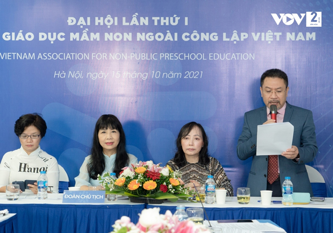 Các thành viên Ban chấp hành Hiệp hội Giáo dục mầm non ngoài công lập Việt Nam.