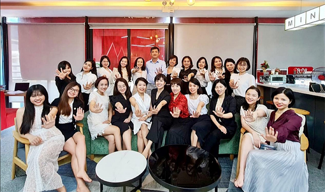 Đỗ Quỳnh Trang cùng đội nhóm