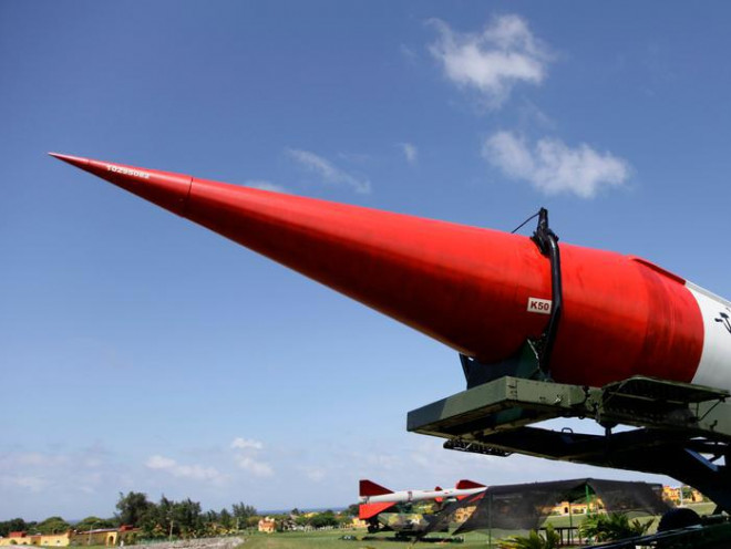 Nhưng giờ đây Nga đã có một hệ thống
mới nguy hiểm hơn nhiều đối với mọi kẻ thù, loại vũ khí này sẽ
không cho phép tên lửa tấn công các vùng lãnh thổ của Nga.