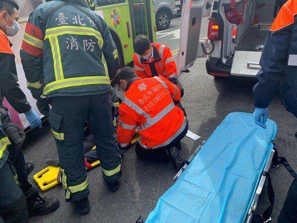 Một vụ tai nạn liên quan đến người cao tuổi đi bộ ở Đài Loan - ảnh CNA.