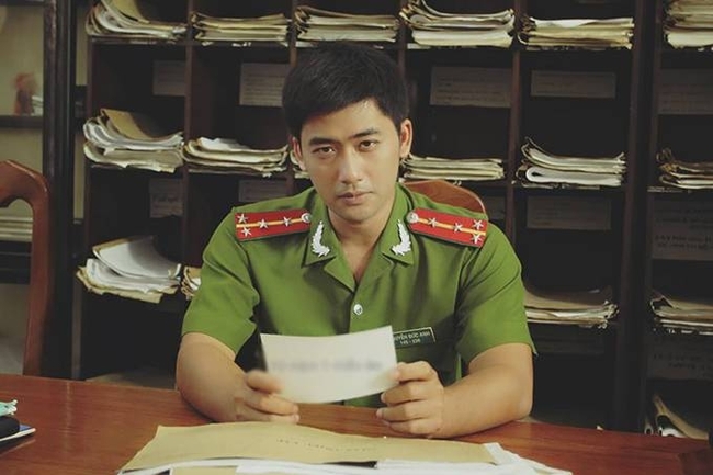 Nam diễn viên “sinh ra để đóng Cảnh sát' hay “chiến sĩ Công an đẹp trai nhất màn ảnh Việt” là biệt danh mà nhiều khán giả đã ưu ái đặt cho Bảo Anh.
