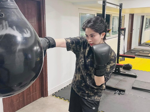 Làm đẹp - Tình tin đồn của Hoàng Thuỳ Linh khoe da sáng, dáng nhẹ tênh vì 11 ngày "không nhai"