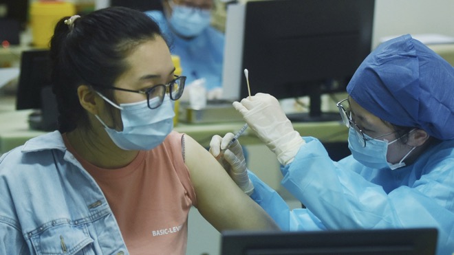 Nhiều địa phương ở Trung Quốc tiêm mũi vaccine thứ 3 cho những người đã tiêm đầy đủ hai mũi sau 6 tháng.