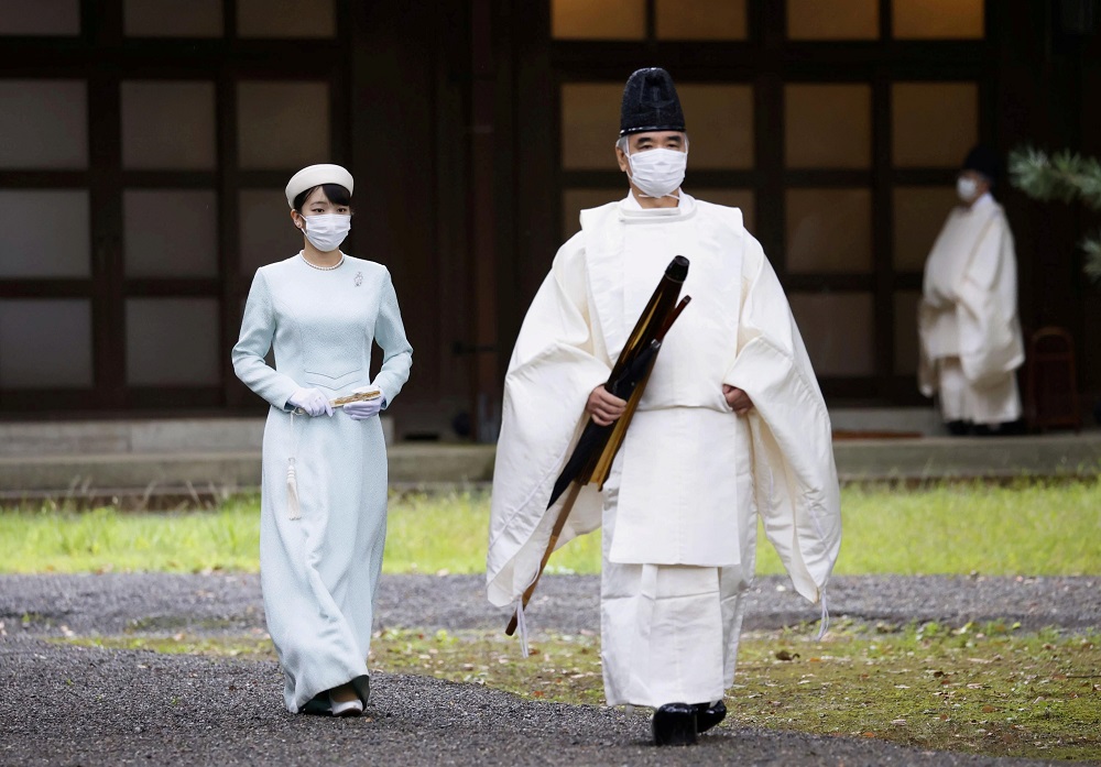 Công chúa Mako trong bộ lễ phục hoàng gia (ảnh: Japan Times)